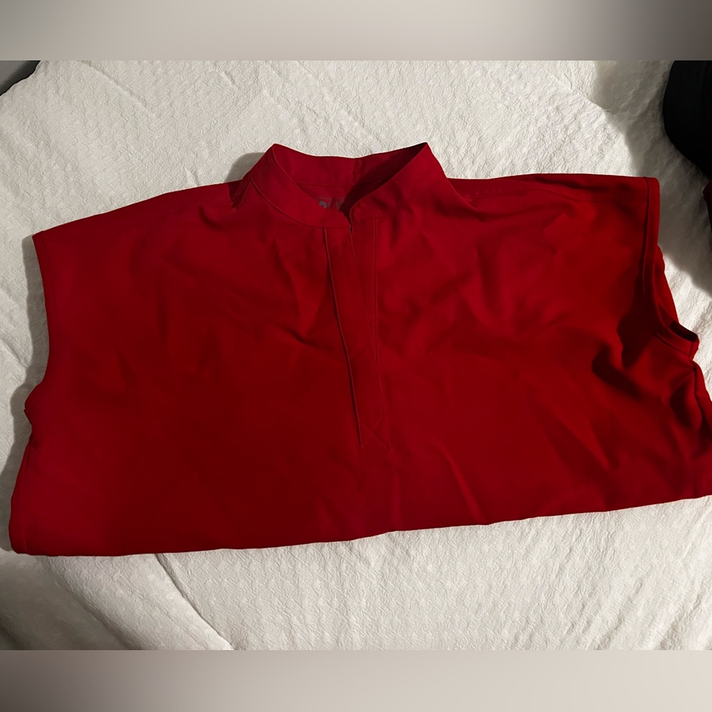 Figs. Winning red. Size small. Rafaela scrub top.